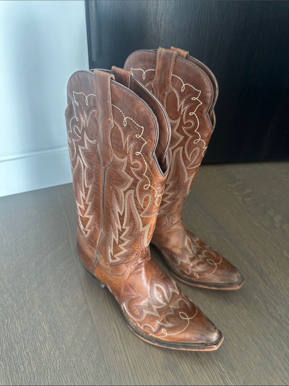 Justin Ladies Cowboy Boots, Brown, Size 8